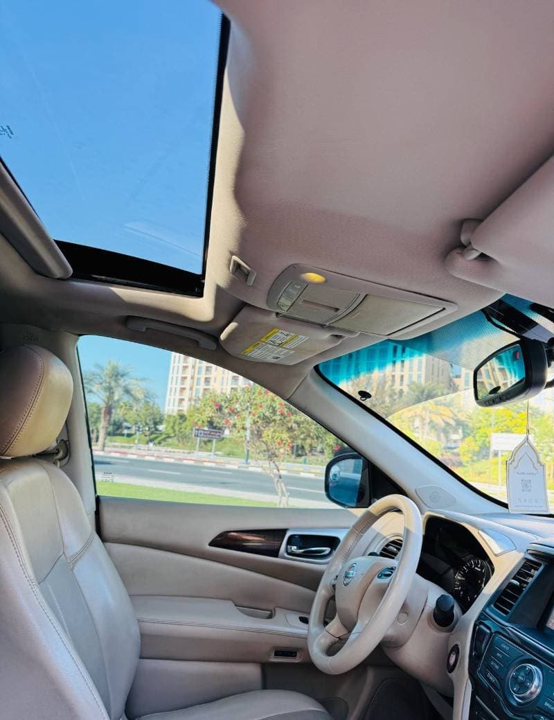 2014 Nissan Pathfinder SL thumbnail 3