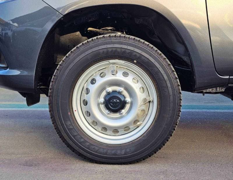 2026 Toyota Hilux 2.4L DIESEL thumbnail 8