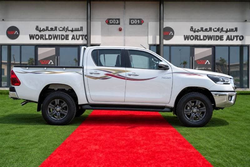 2026 Toyota Hilux SR5 thumbnail 7