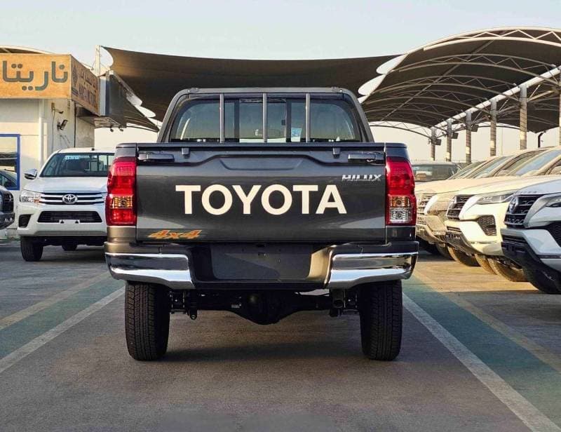 2026 Toyota Hilux thumbnail 4