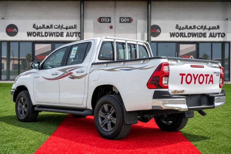 2026 Toyota Hilux SR5 thumbnail 8