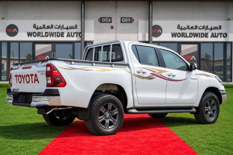 2026 Toyota Hilux SR5 thumbnail 6