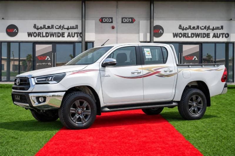 2026 Toyota Hilux SR5 thumbnail 5