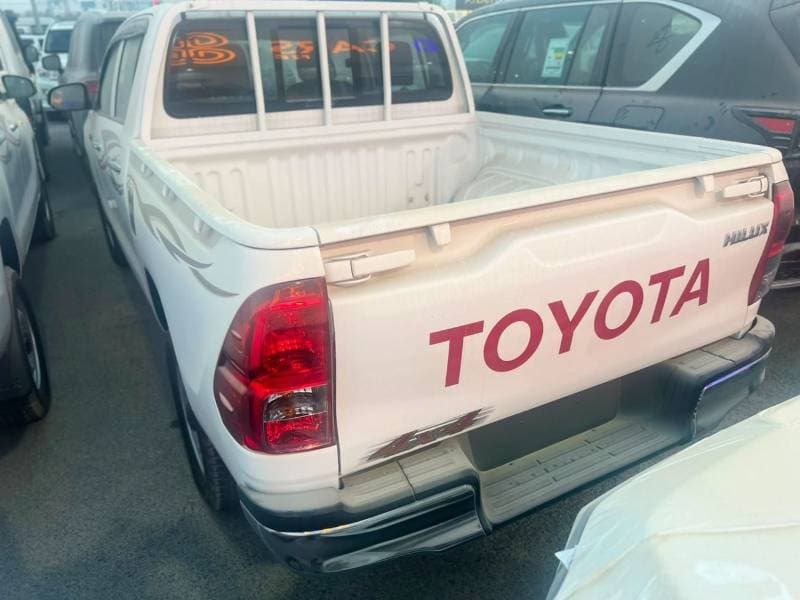 2026 Toyota Hilux thumbnail 3
