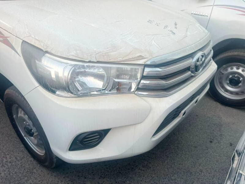 2026 Toyota Hilux thumbnail 6