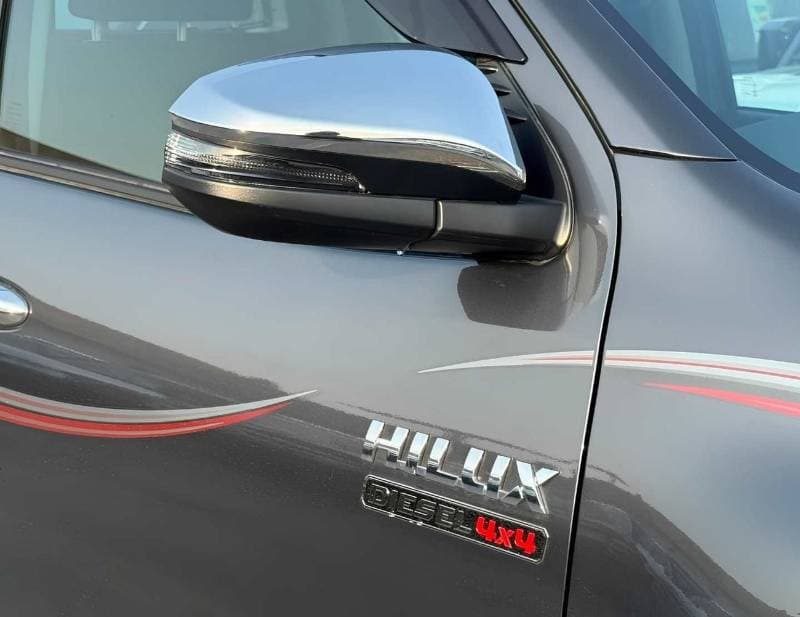 2026 Toyota Hilux SR5 thumbnail 6
