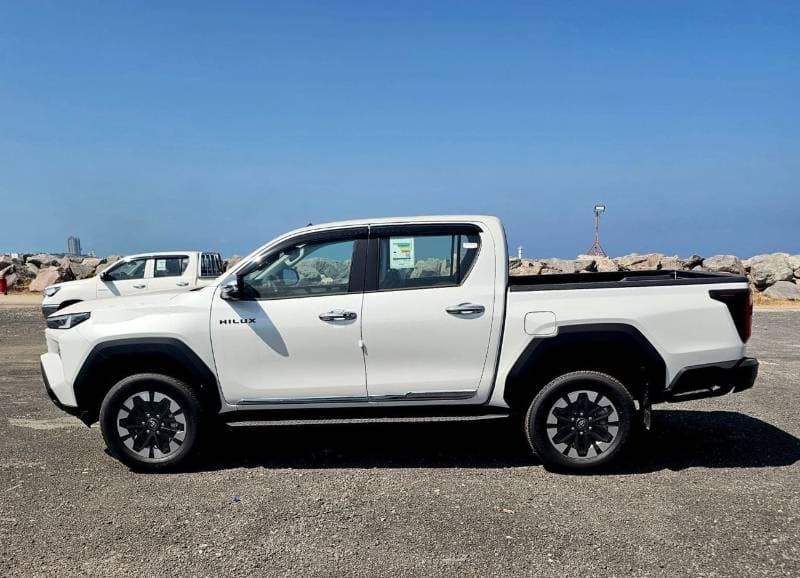 2027 Toyota Hilux thumbnail 4