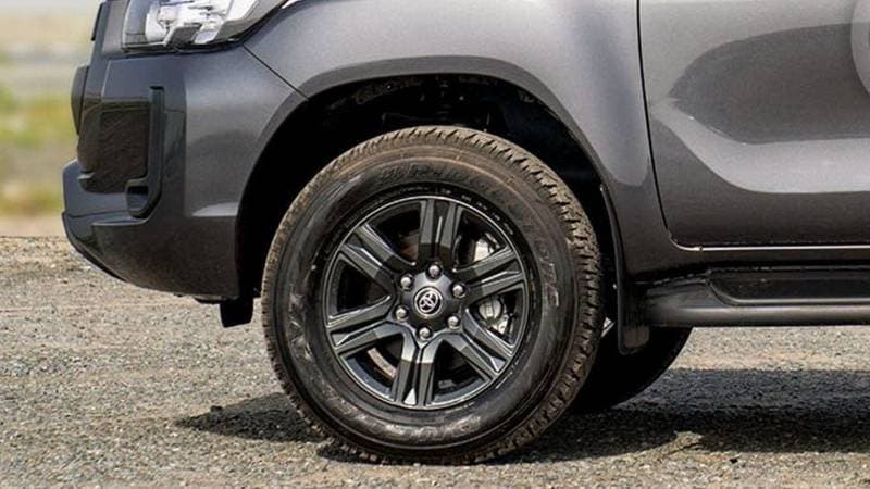 2026 Toyota Hilux GL thumbnail 8
