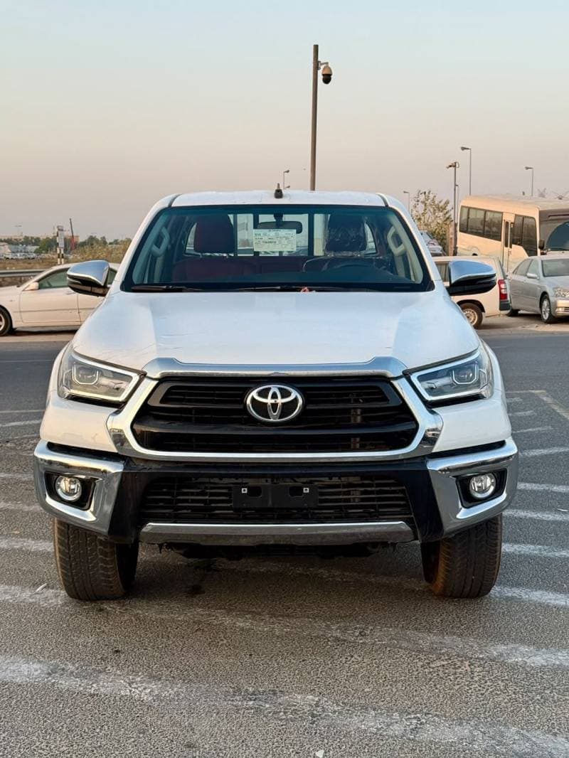 2026 Toyota Hilux SR5 thumbnail 2
