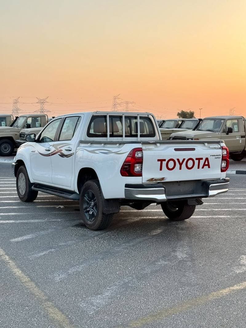 2026 Toyota Hilux SR5 thumbnail 4
