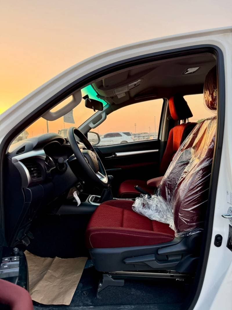 2026 Toyota Hilux SR5 thumbnail 7