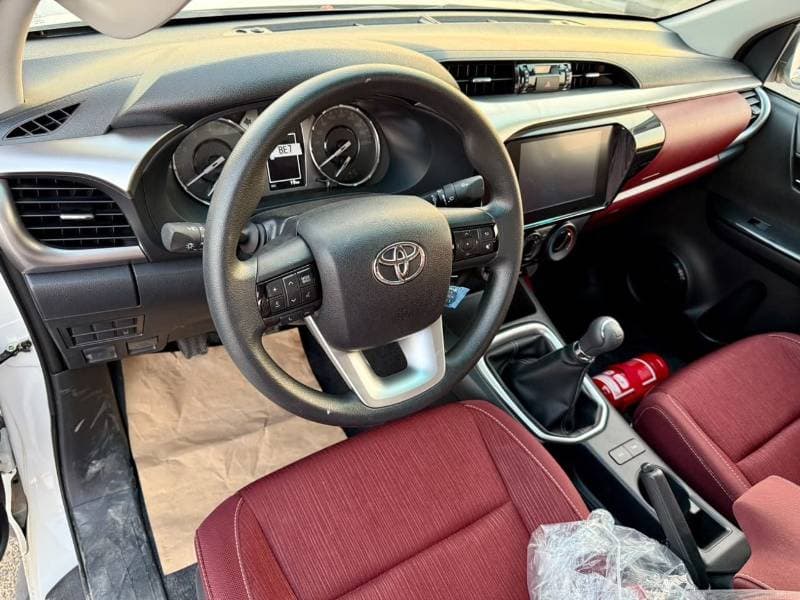 2026 Toyota Hilux SR5 thumbnail 8
