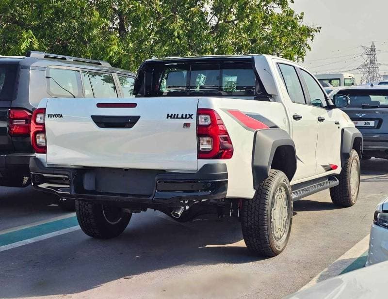 2026 Toyota Hilux thumbnail 5