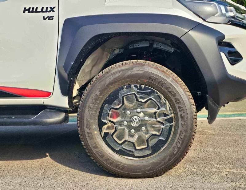 2026 Toyota Hilux thumbnail 7
