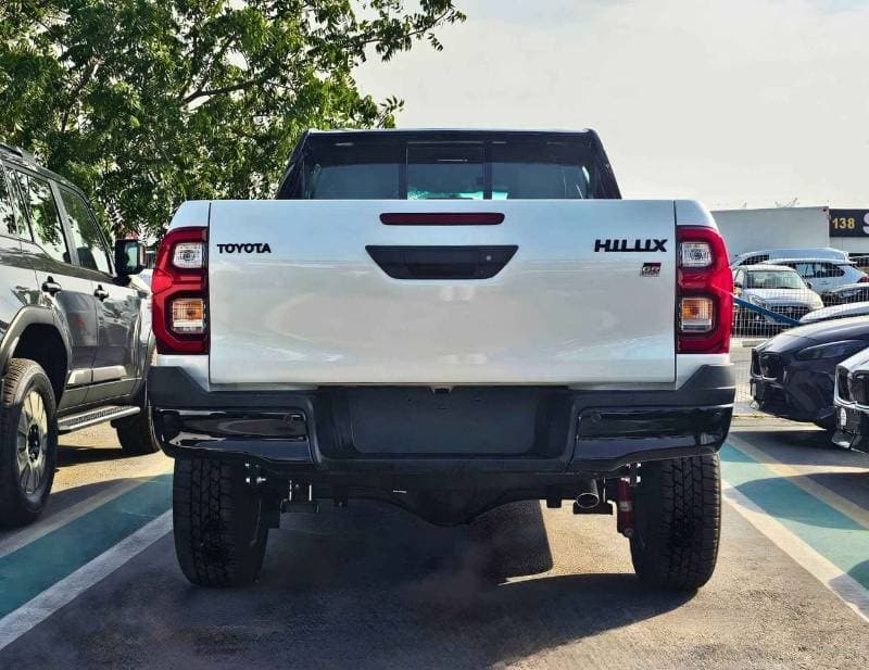 2026 Toyota Hilux thumbnail 4