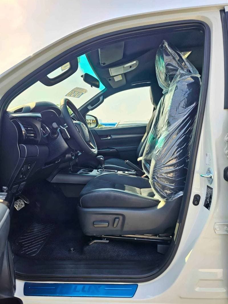 2026 Toyota Hilux thumbnail 8