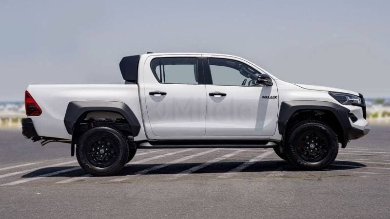 2025 Toyota Hilux GR SPORT thumbnail 6