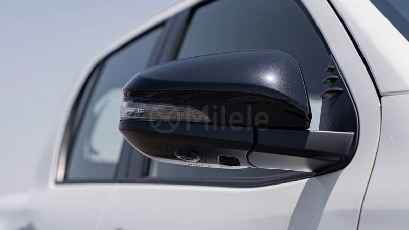 2025 Toyota Hilux GR SPORT thumbnail 4