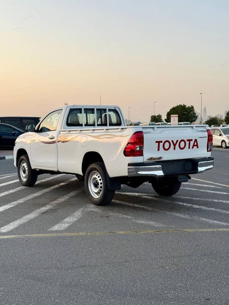 2026 Toyota Hilux GL thumbnail 7