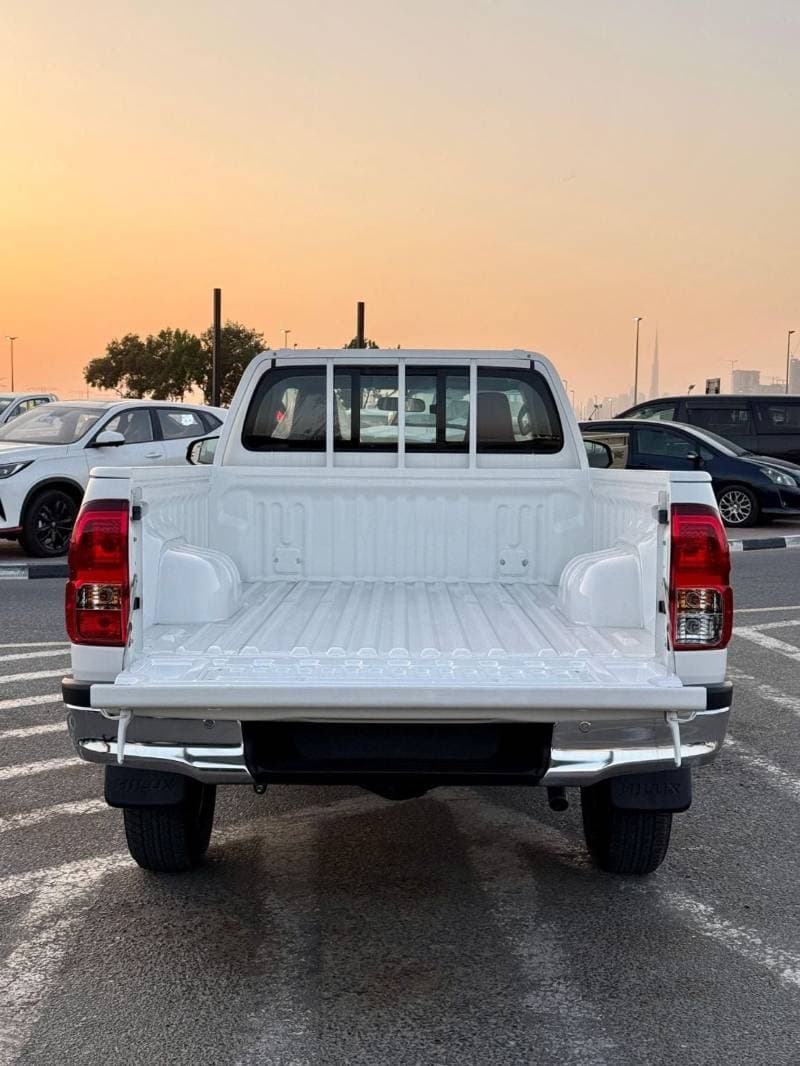 2026 Toyota Hilux GL thumbnail 8