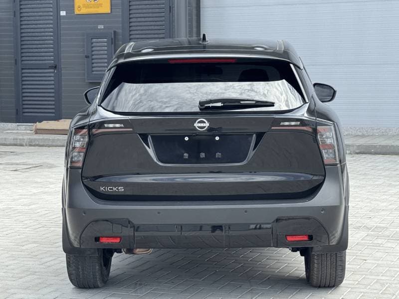 2025 Nissan Kicks SV thumbnail 6