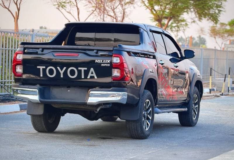 2017 Toyota Hilux GLX thumbnail 4