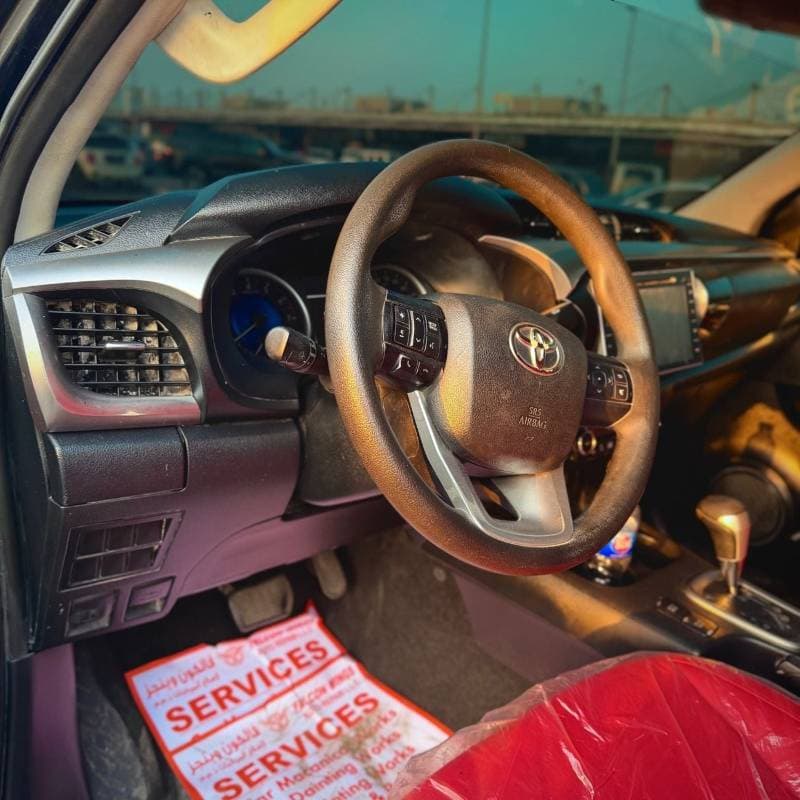 2017 Toyota Hilux GLX thumbnail 8