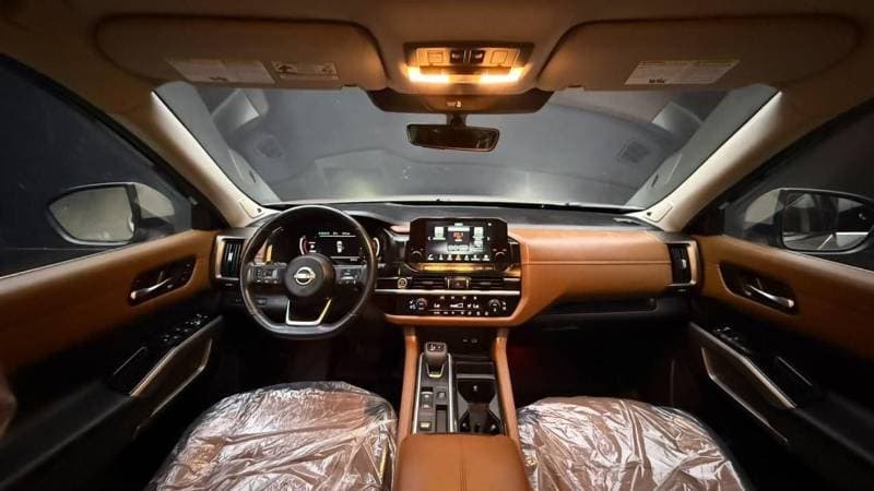 2023 Nissan Pathfinder PLATINUM thumbnail 4