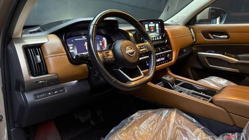 2023 Nissan Pathfinder PLATINUM thumbnail 3