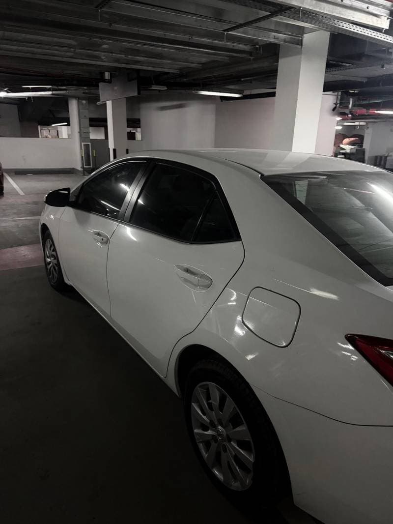 2016 Toyota Corolla SE thumbnail 4
