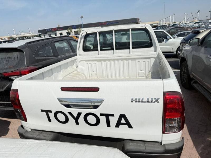 2026 Toyota Hilux thumbnail 3