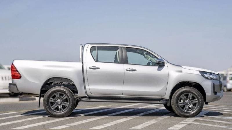 2026 Toyota Hilux MED OPTION thumbnail 5