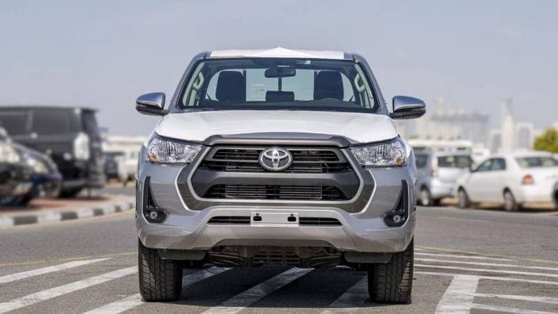 2026 Toyota Hilux MED OPTION thumbnail 2