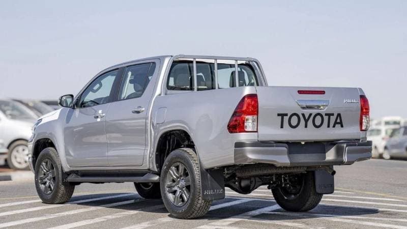 2026 Toyota Hilux MED OPTION thumbnail 6