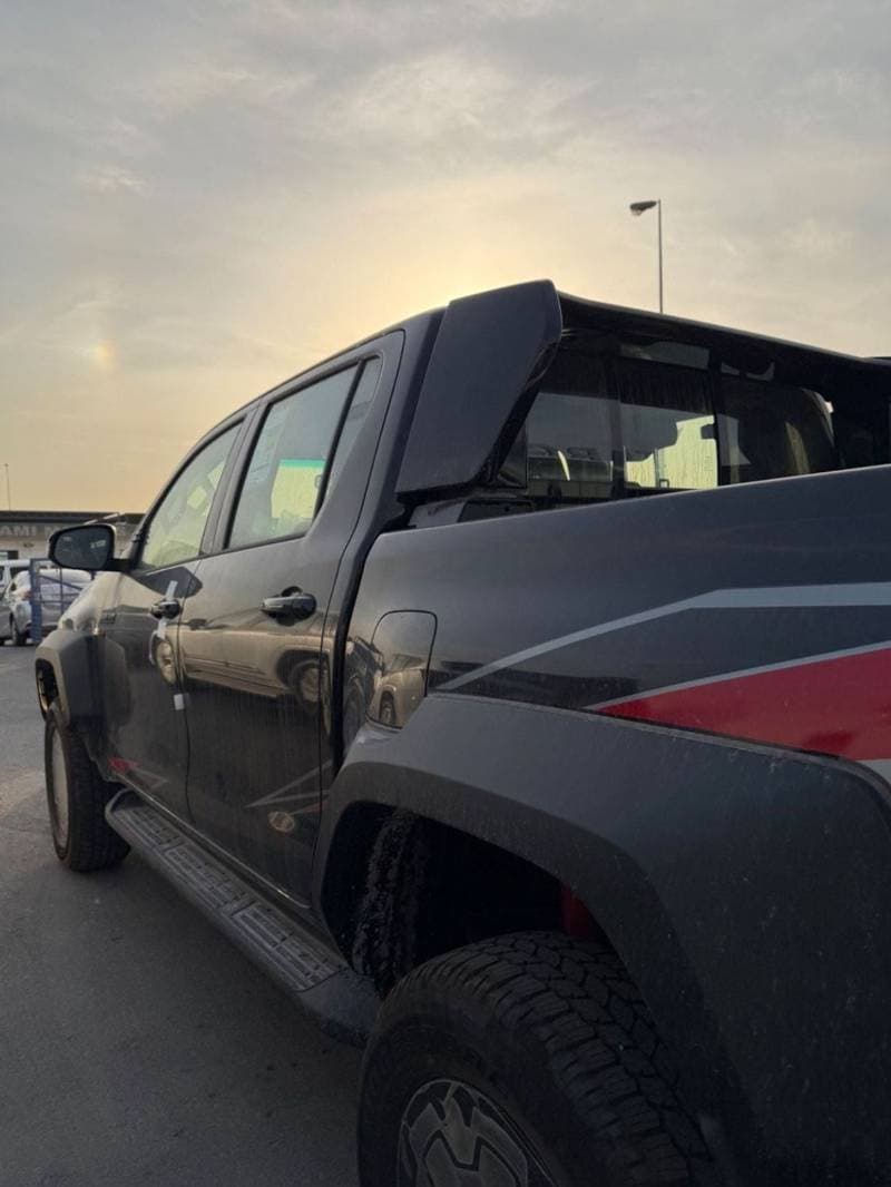 2025 Toyota Hilux GR SPORT thumbnail 2