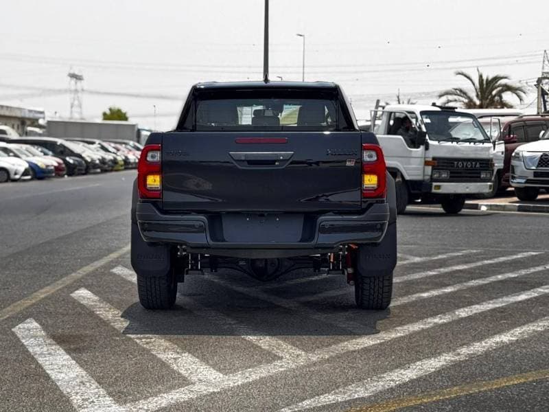 2025 Toyota Hilux GR SPORT thumbnail 4