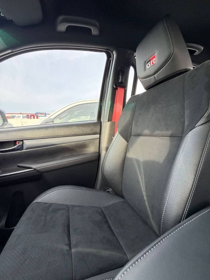 2026 Toyota Hilux GR SPORT thumbnail 6