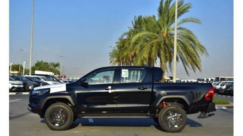 2024 Toyota Hilux GR SPORT thumbnail 2