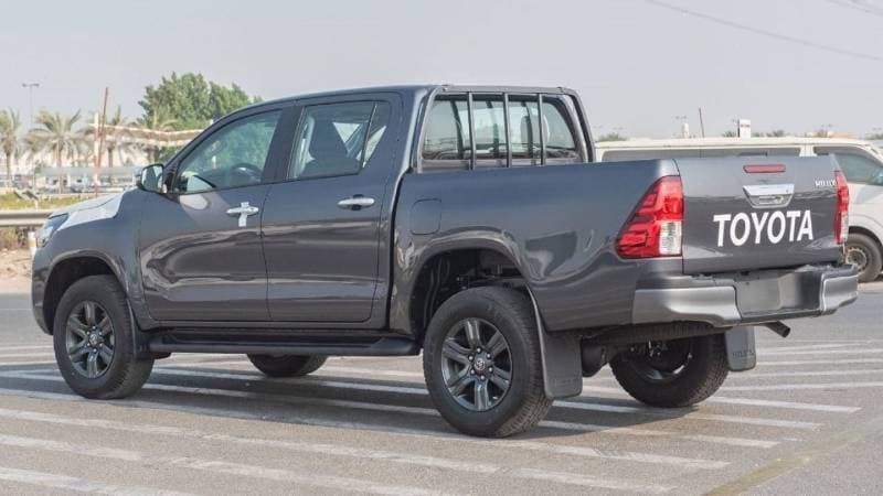 2026 Toyota Hilux DLX thumbnail 4