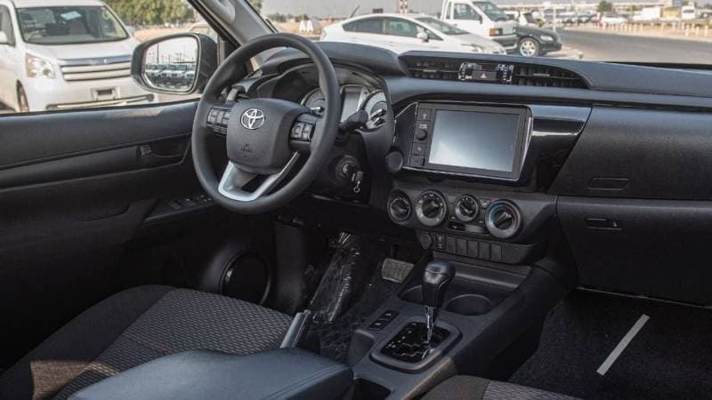 2026 Toyota Hilux DLX thumbnail 6