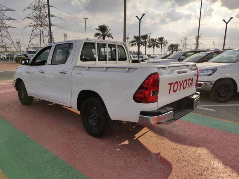 2026 Toyota Hilux thumbnail 4