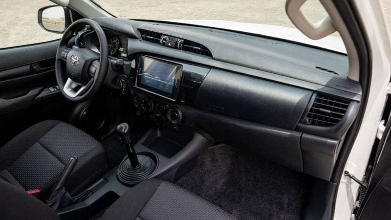 2024 Toyota Hilux GL thumbnail 8