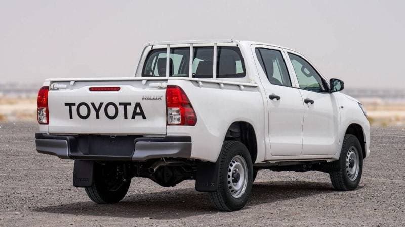 2024 Toyota Hilux GL thumbnail 4