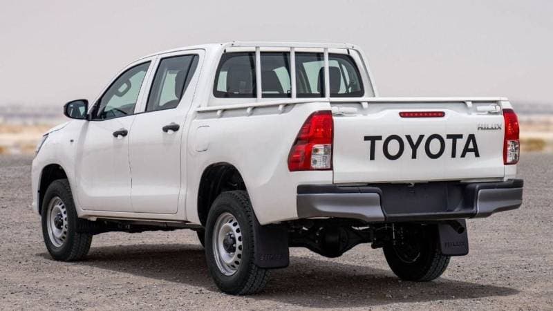 2024 Toyota Hilux GL thumbnail 3