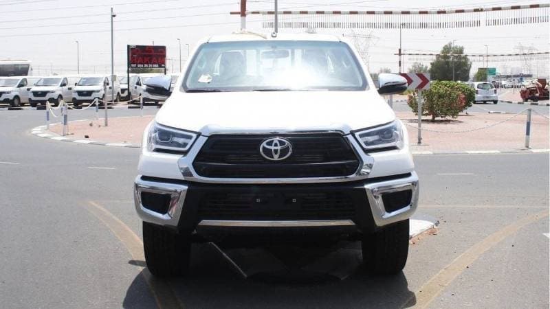 2026 Toyota Hilux SR5 thumbnail 2