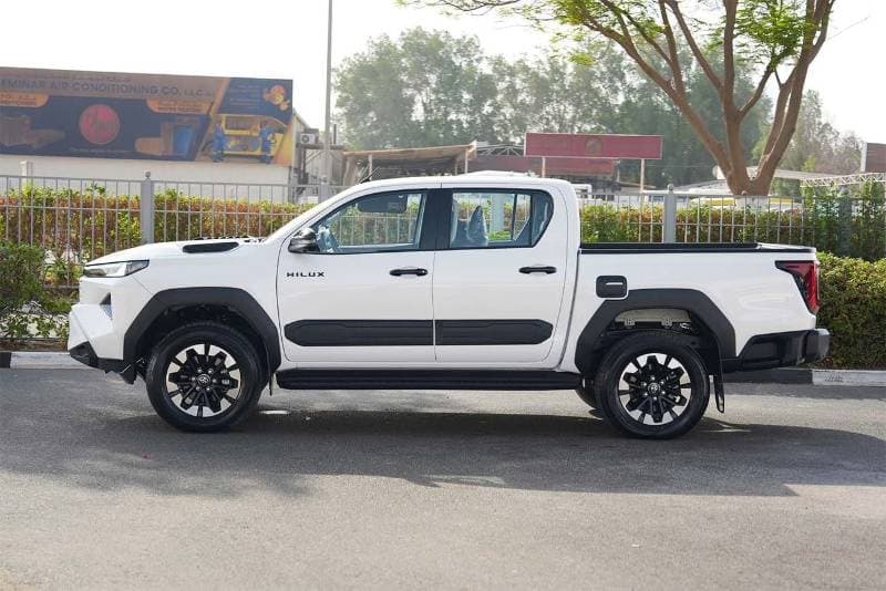 2026 Toyota Hilux ADVENTURE thumbnail 4