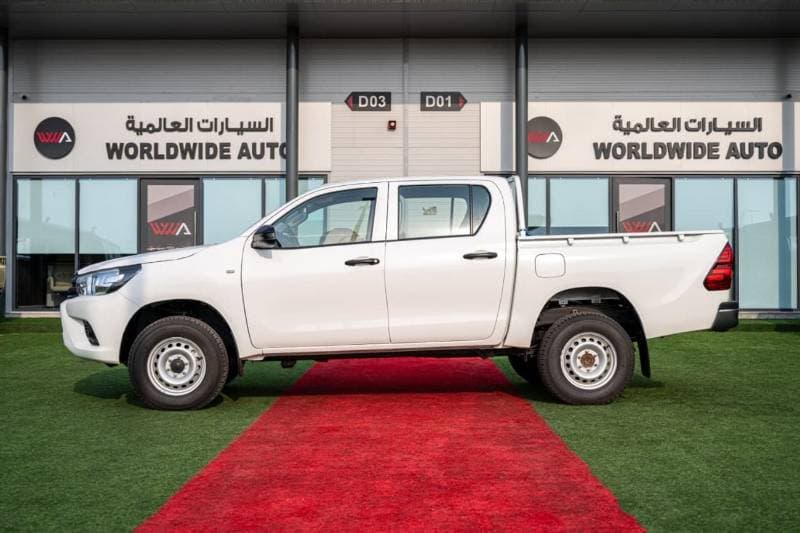 2025 Toyota Hilux GL thumbnail 5