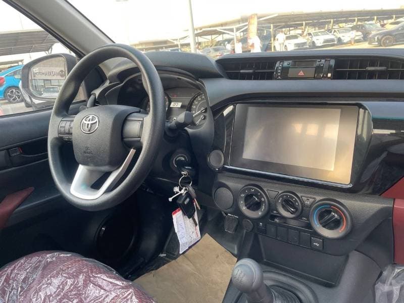 2026 Toyota Hilux STANDARD thumbnail 6