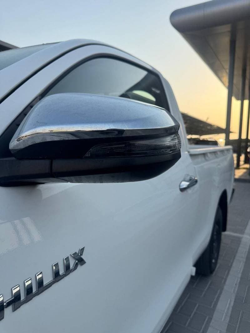 2026 Toyota Hilux GL thumbnail 4