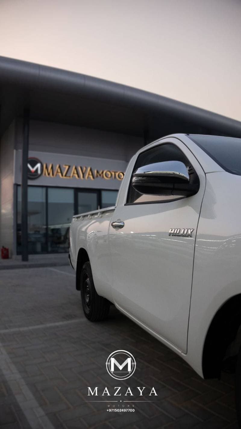 2026 Toyota Hilux GL thumbnail 2